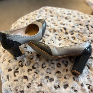 Wingtip 3 inch heels.  Round toe, two toned gray.  So fabulous.